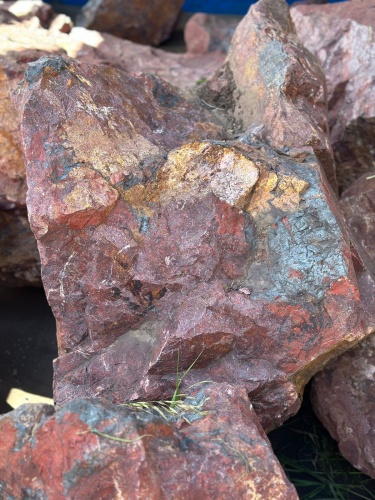 Камни для ландшафтного дизайна красно-фиолетовые 10-60 килограмм купить в Республике Калмыкия