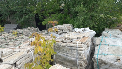 Плитняк галтованный гранитный для ландшафтного дизайна купить в Республике Калмыкия