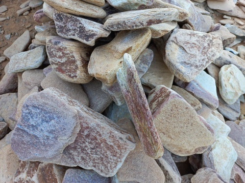 Златолит жёлтый, жёлто-зелёный глыбки и валуны для ланшафтного дизайна купить в Республике Калмыкия