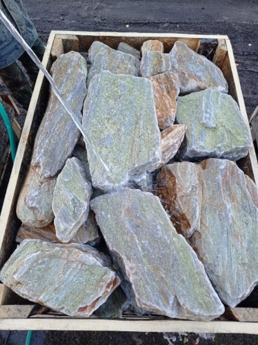 Златолит жёлтый, жёлто-зелёный глыбки и валуны для ланшафтного дизайна купить в Республике Калмыкия