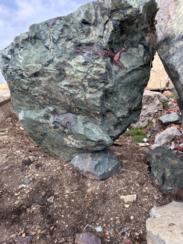 Гигантские зелёные валуны для ландшафтного дизайна весом более 5 тонн купить в Республике Калмыкия