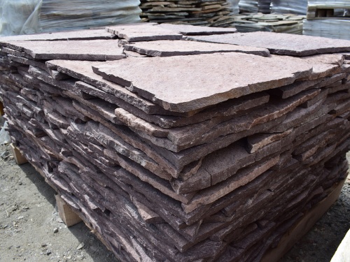 Плитняк лемезит бордовый для облицовки цоколя 20-25 мм  купить в Республике Калмыкия