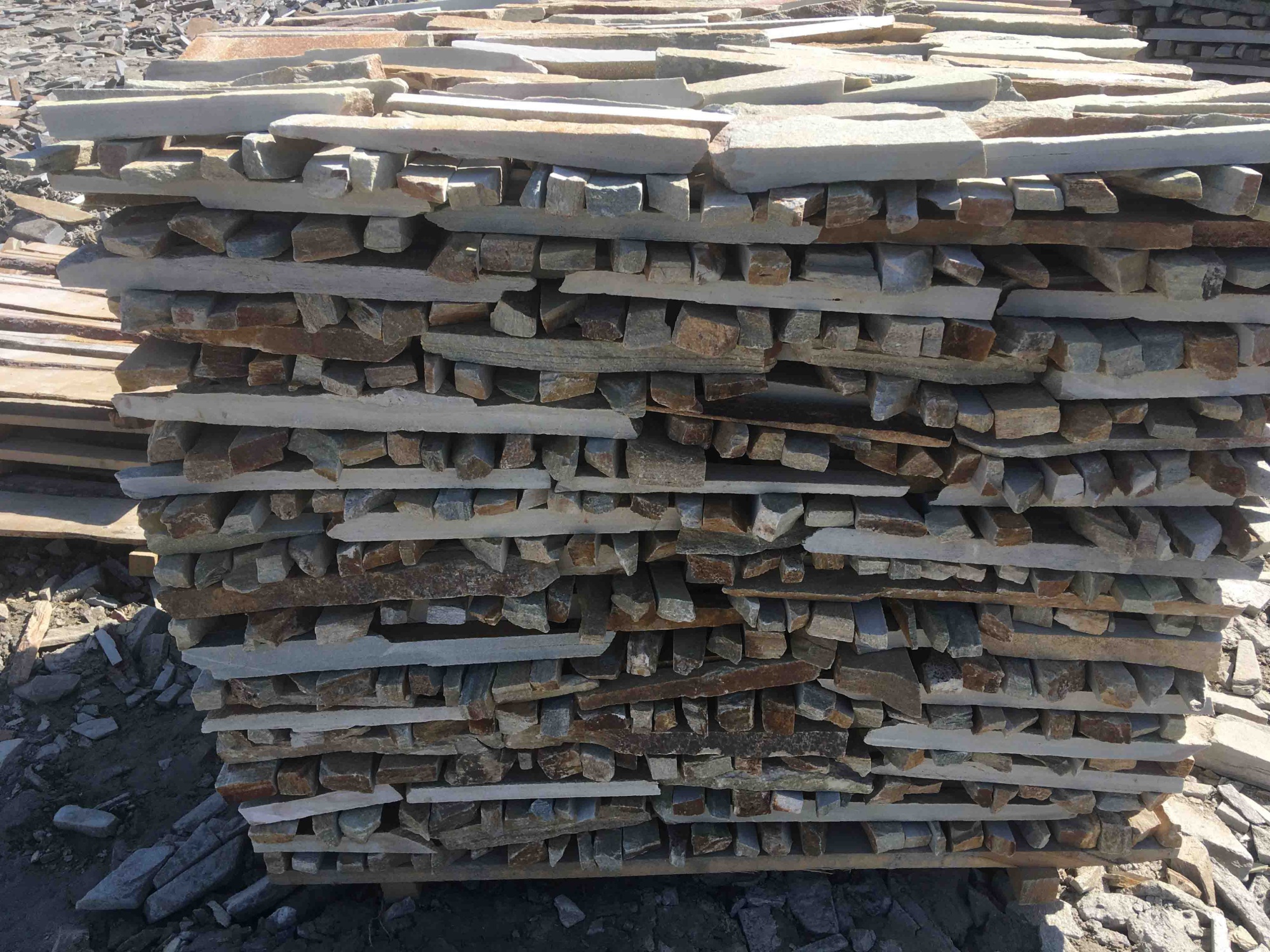 Горбушка златолит золотистый для облицовки купить в Республике Калмыкия