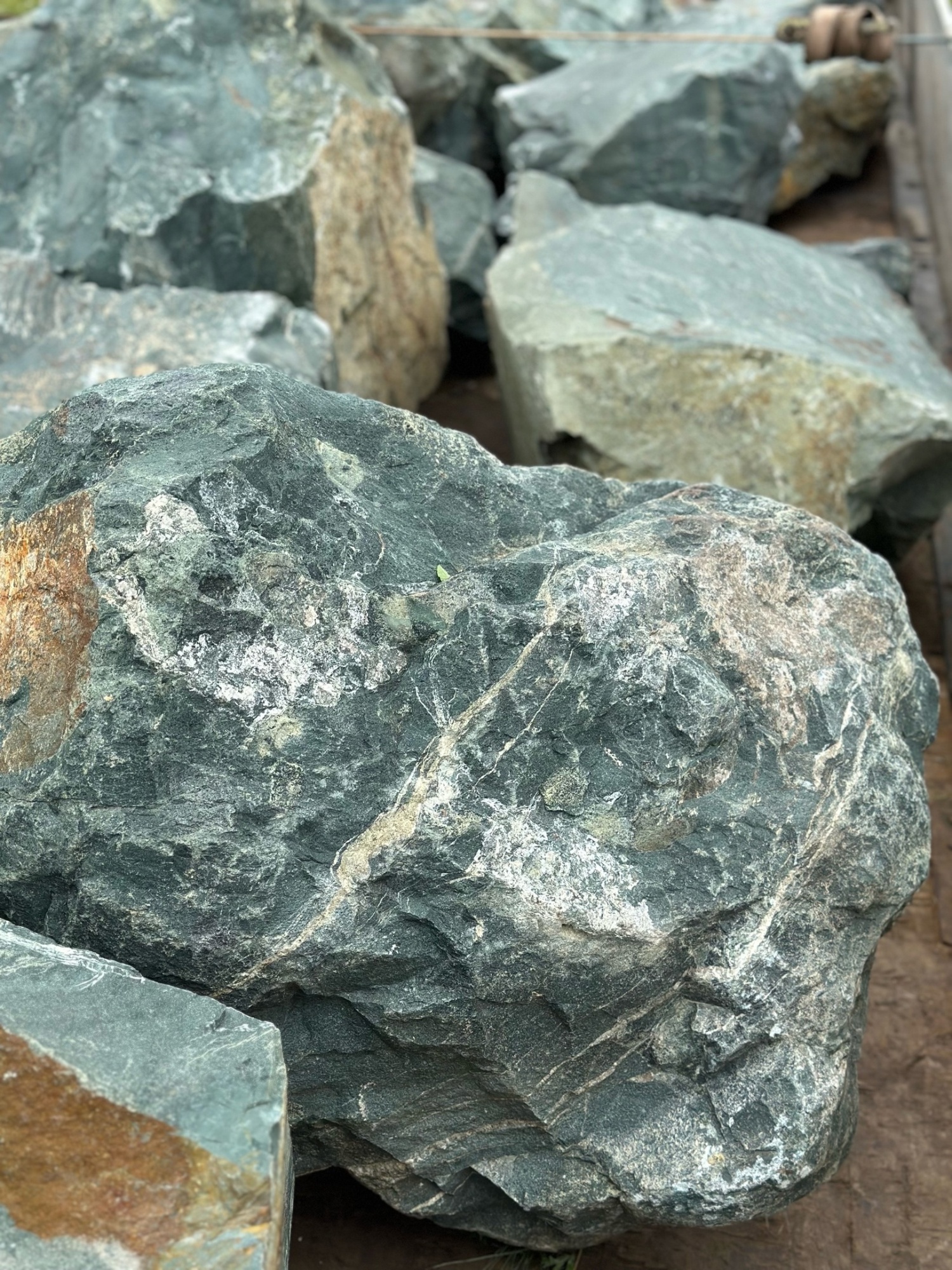 Камни для ландшафтного дизайна зелёные 10-60 килограмм купить в Республике Калмыкия