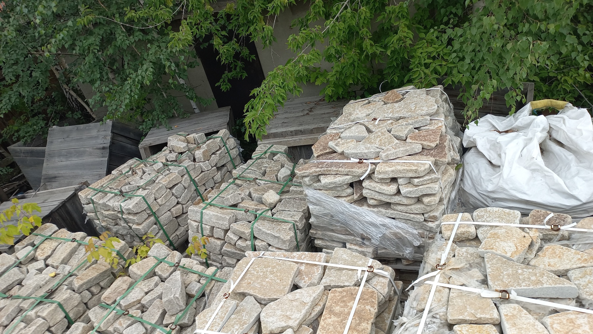 Плитняк гранитный галтованный купить в Республике Калмыкия