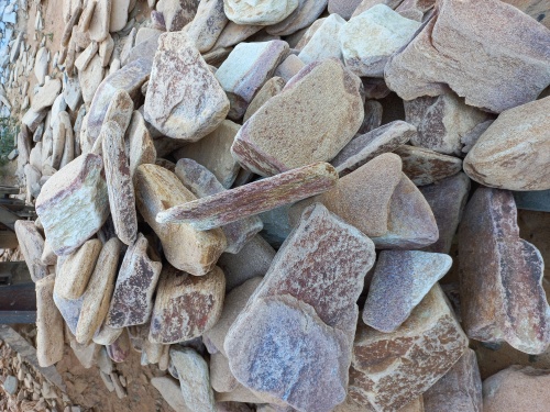 Златолит жёлтый, жёлто-зелёный глыбки и валуны для ланшафтного дизайна купить в Республике Калмыкия