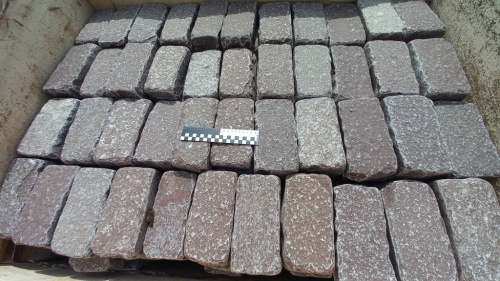 Брусчатка лемезит бордовый колото-галтованная